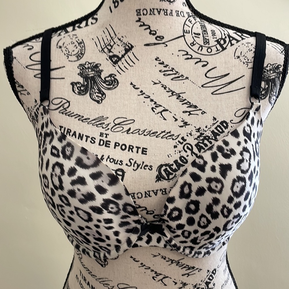 Victoria’s Secret Cream & Black Leopard Print Bra SZ 32DD
